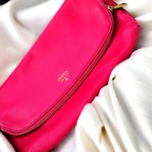 Pink large fold over wristlet Fossil pebbled leather